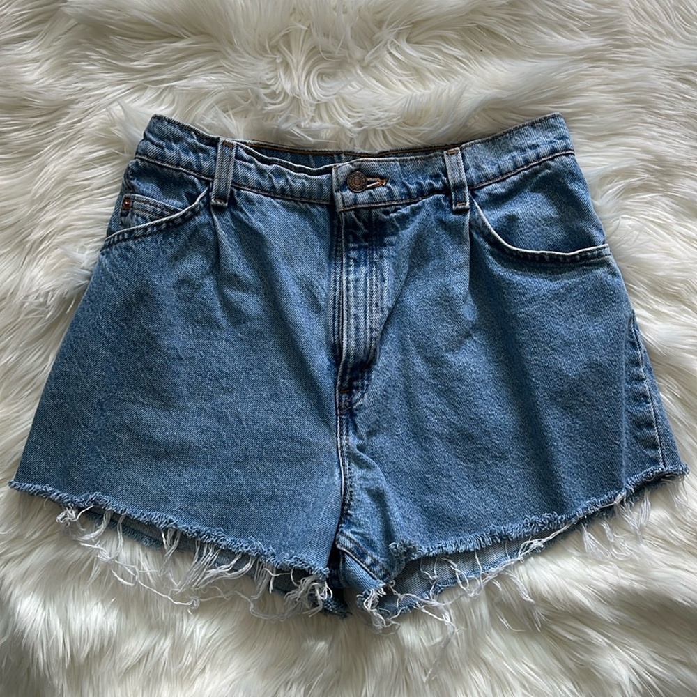 VTG Levi’s Medium Wash Denim Shorts